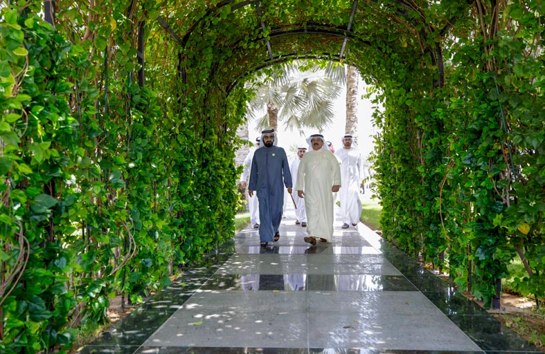 محمد بن راشد يلتقي ملك البحرين في مقر إقامته في أبوظبي 