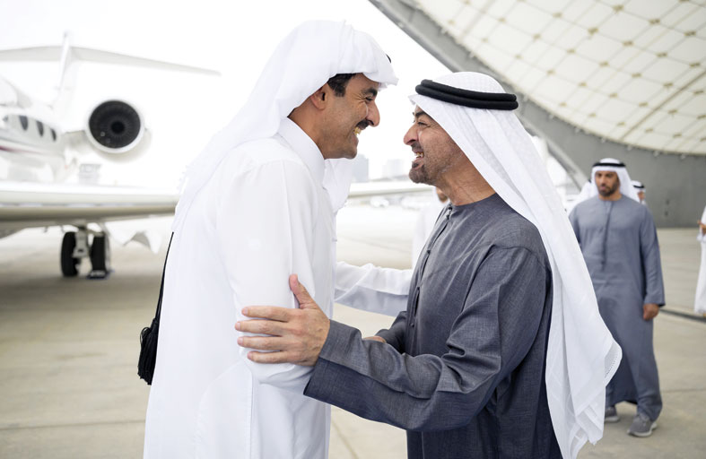 رئيس الدولة وأمير قطر يبحثان التطورات في المنطقة والاعتداءات الإيرانية الإرهابية  