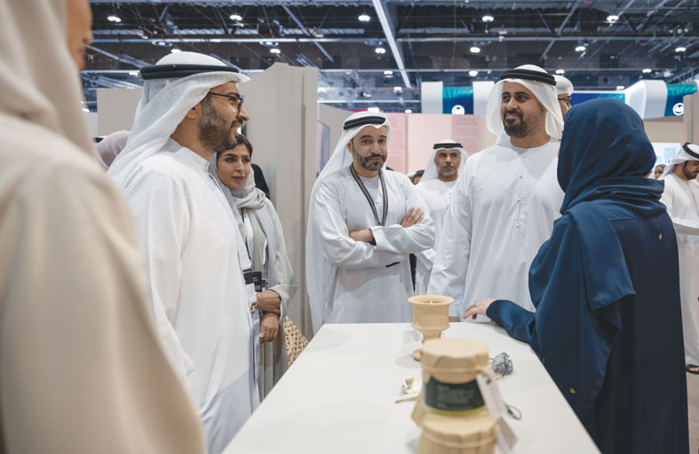 ذياب بن محمد بن زايد يزور الدورة الرابعة من «اصنع في الإمارات» 