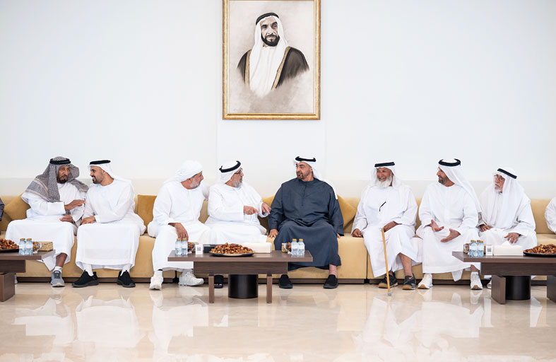 رئيس الدولة يعزي في وفاة والدة محمد علي المنصوري 