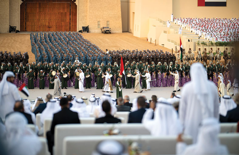 رئيس الدولة: الإمارات محصنة بأبنائها الذين يجتمعون على حبها والوفاء لها والتسابق لخدمتها ورفع رايتها  