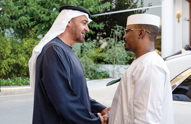 رئيس الدولة والرئيس التشادي يبحثان تعزيز علاقات التعاون وعددا من القضايا الإقليمية والدولية 