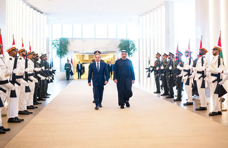 رئيس الدولة والرئيس المصري يؤكدان أهمية تنفيذ اتفاق وقف إطلاق النار في غزة والدفع تجاه مسار السلام العادل والشامل في المنطقة  