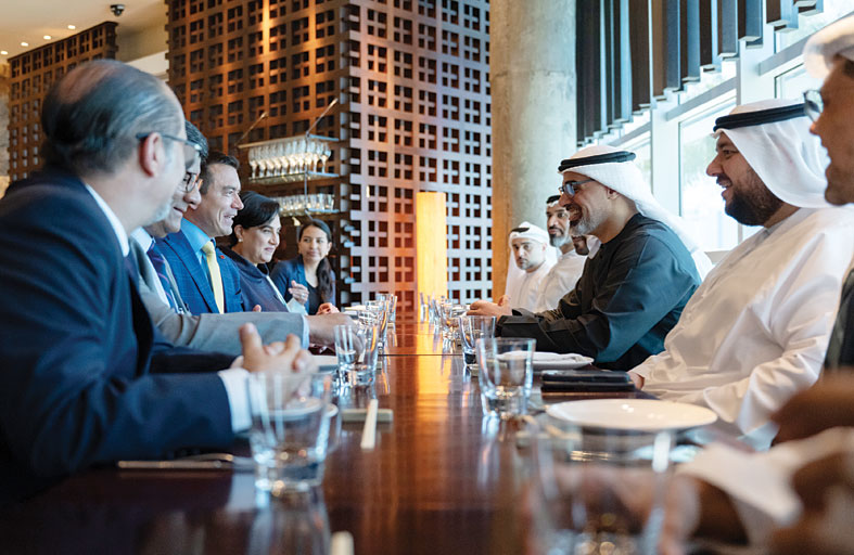 خالد بن محمد بن زايد ورئيس الإكوادور يبحثان تعزيز العلاقات الثنائية 