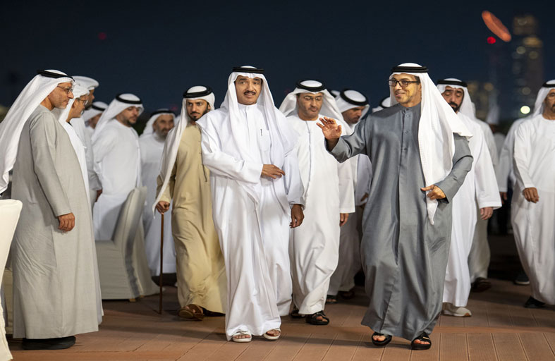 منصور بن زايد يشارك موظفي ديوان الرئاسة والسلك القضائي وقطاع التعليم مأدبة الإفطار الرمضانية 