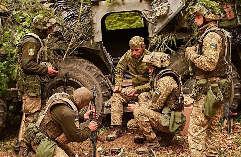 فيما تواصل موسكو ضَخَ القوات و الأسلحة.. الجيشُ الأوكرانيُ يُعاني من فرار آلاف المُجَندين من الخِدمة العسكرية  