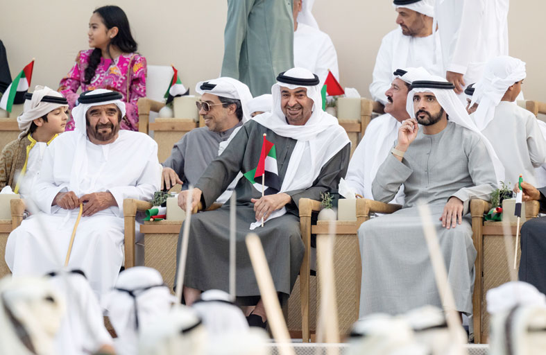 رئيس الدولة: الإمارات محصنة بأبنائها الذين يجتمعون على حبها والوفاء لها والتسابق لخدمتها ورفع رايتها  