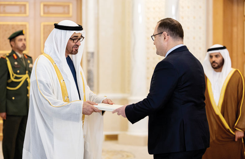 رئيس الدولة يؤكد حرص الإمارات على تعزيز جسور التعاون مع مختلف دول العالم 