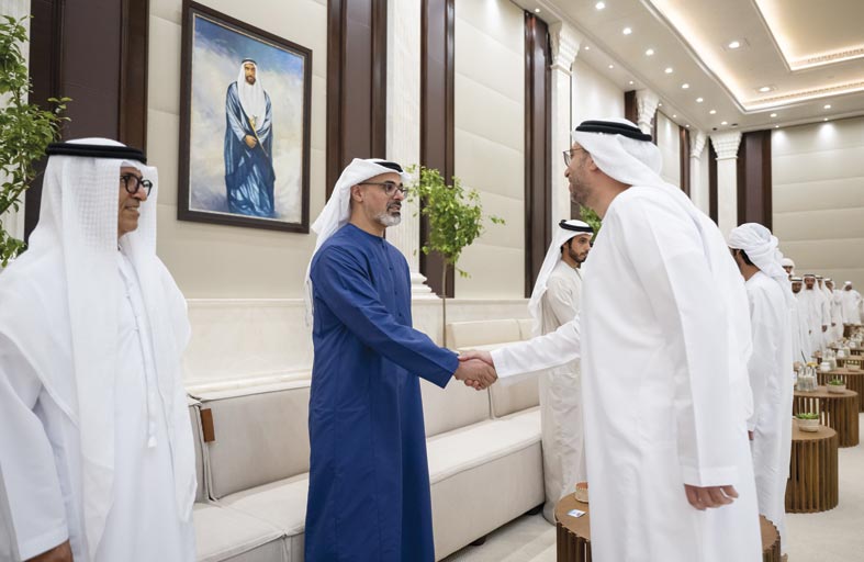 ولي عهد أبوظبي يستقبل المهنئين بشهر رمضان المبارك 
