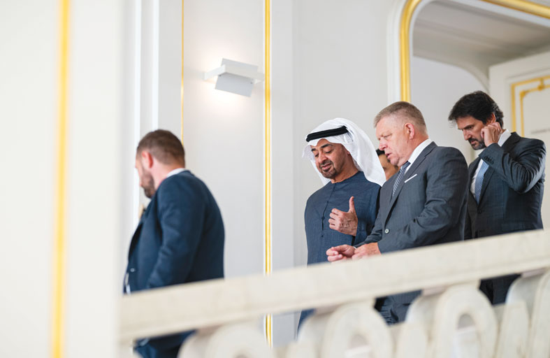 رئيس الدولة ورئيس وزراء سلوفاكيا يؤكدان أهمية العمل على ترسيخ أسباب الأمن والاستقرار الإقليميين  