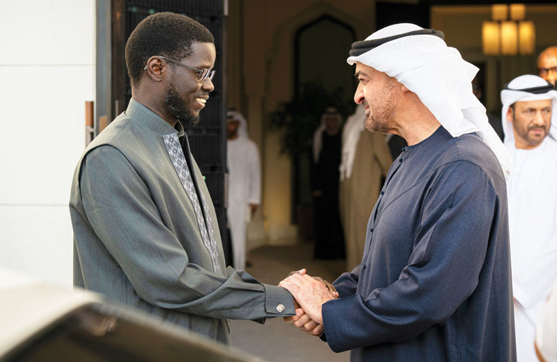 رئيس الدولة ورئيس السنغال يبحثان تعزيز علاقات التعاون وعدداً من القضايا الإقليمية والدولية  