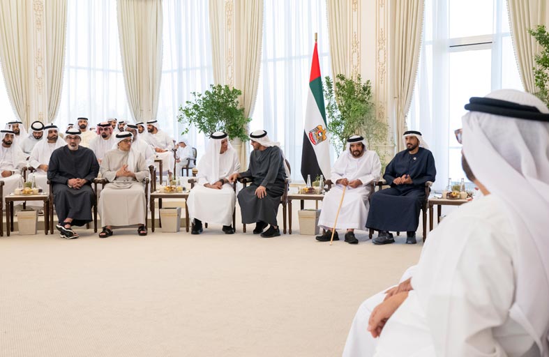 رئيس الدولة يبحث مع حاكم رأس الخيمة عدداً من القضايا التي تتعلق بشؤون الوطن والمواطن  