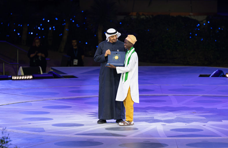 رئيس الدولة يكرم 11 فائزاً بجائزة زايد للاستدامة في COP28  