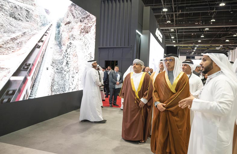 منصور بن زايد يشهد افتتاح مؤتمر و معرض الشرق الأوسط للسكك الحديدية 2023 في أبوظبي 