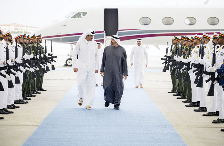 رئيس الدولة وأمير قطر يبحثان التطورات في المنطقة والاعتداءات الإيرانية الإرهابية  