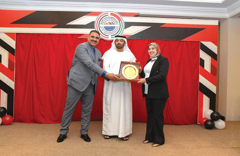 النادي المصري في العين يكرم الطلبة المتفوقين والمعلمين 