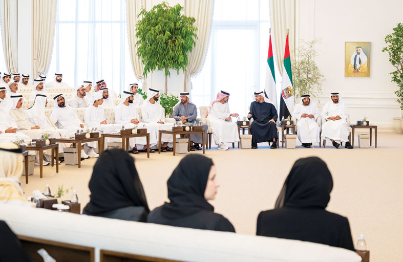 رئيس الدولة يستقبل ولي عهد عجمان ويستعرضان الموضوعات التي تتعلق بشؤون الوطن والمواطن  
