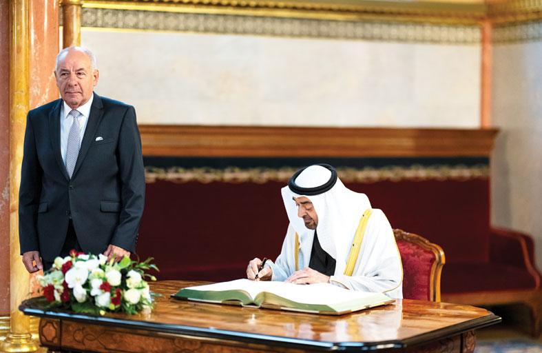 رئيس الدولة ورئيس المجر يبحثان في بودابست تعزيز علاقات التعاون بين البلدين 