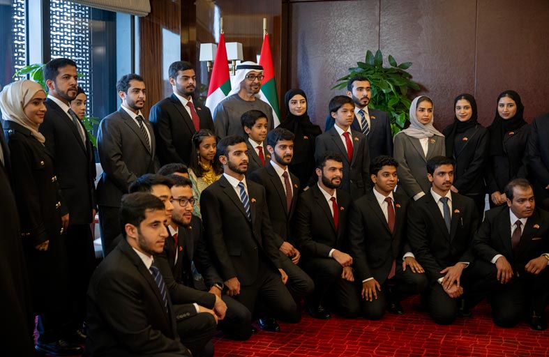 رئيس الدولة يلتقي الطلبة الإماراتيين خلال زيارته إلى الصين 