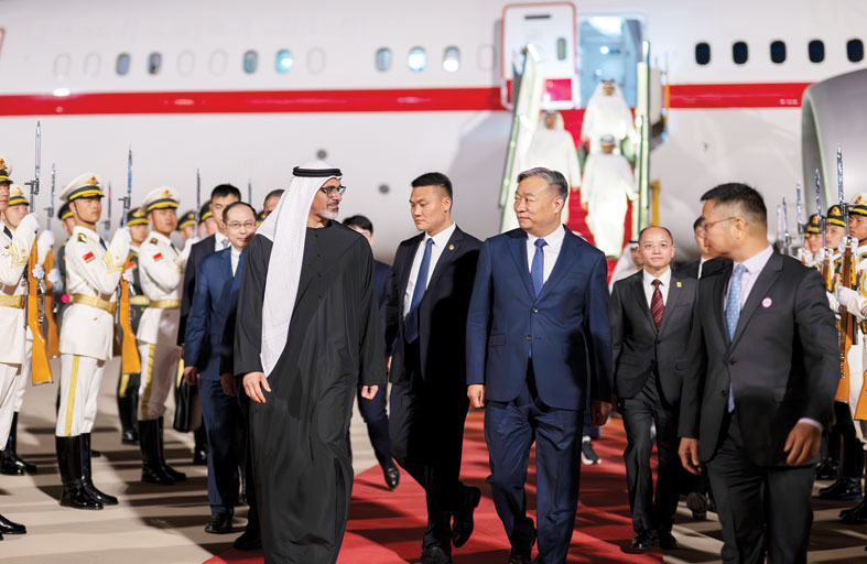 ولي عهد أبوظبي يصل إلى بكين في زيارة رسمية لجمهورية الصين الشعبية 