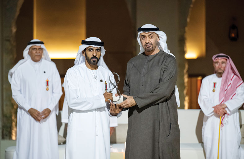 رئيس الدولة يكرم عشر شخصيات بـ«جائزة أبوظبي» في الذكرى العشرين لانطلاقها تزامنا مع عام المجتمع 