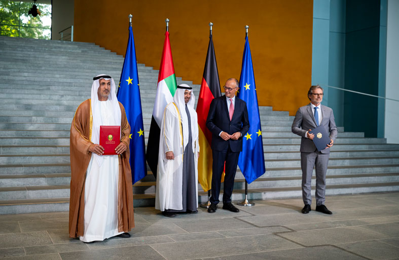 رئيس الدولة والمستشار الألماني يشهدان إطلاق الحوار الإستراتيجي وإعلان نوايا بشأن إنشاء مجلس استثمار إماراتي ـ ألماني وعددا من الاتفاقات 