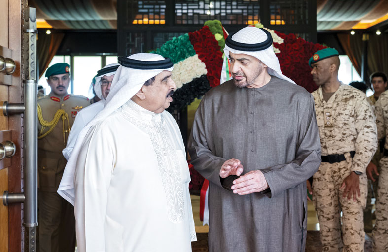 رئيس الدولة والملك حمد بن عيسى يبحثان المستجدات الإقليمية وتداعياتها الخطيرة على الأمن الدولي  