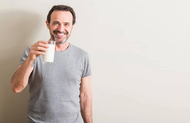 دراسة تكشف علاقة الإفراط في تناول الحليب بسرطان البروستاتا