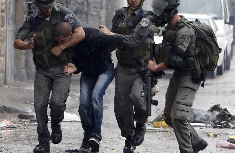 إسرائيل تعتقل قياديا بالضفة وتقتل فلسطينيا 