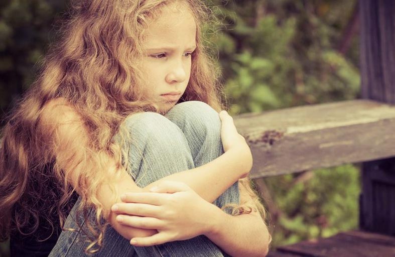 الصدمة العاطفية في الطفولة ترتبط بزيادة مخاطر التصلب المتعدد بين النساء