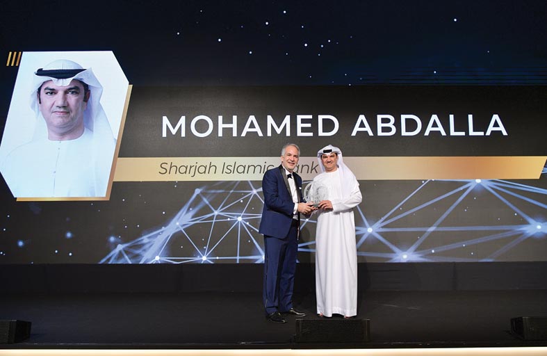 الرئيس التنفيذي لمصرف الشارقة الإسلامي يفوز بجائزة أفضل رئيس تنفيذي في قطاع البنوك الإسلامية