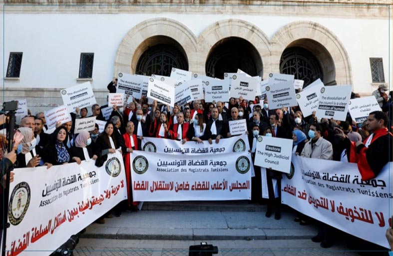 القضاة في يوم غضب أمام قصر العدالة بتونس