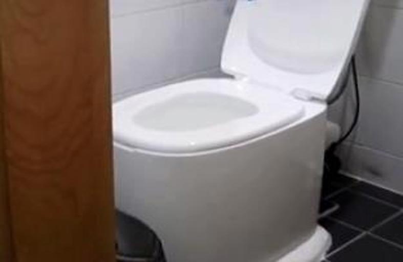 شركة يابانية تنتج أصغر مرحاض محمول