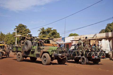 قوات فرنسية برية تتحرك نحو شمال مالي 
