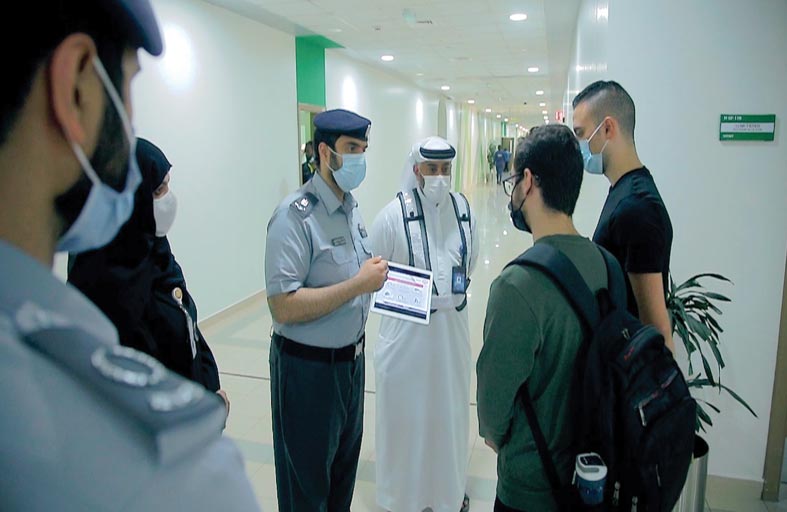 شرطة أبوظبي تعزز الوعي بالسلامة المرورية لطلبة جامعة أبوظبي