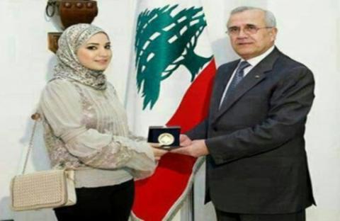 الرئيس اللبناني يكرم أصغر طبيبة بالعالم 