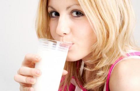 الحليب يقوي الجهاز العصبي ويحعل الذهن أكثر صفاء