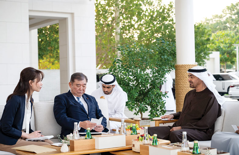 رئيس الدولة يتلقى رسالة خطية من رئيسة وزراء اليابان سلمها المبعوث الخاص 