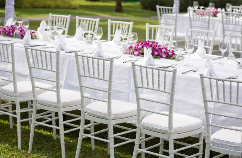 الأرض تنشق فجأة وكادت تبتلع العروسين والمدعوين