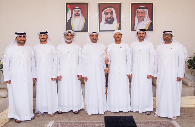 حمد الشرقي يستقبل الخريجين الحاصلين على المراكز الأولى من كلية خليفة بن زايد الجوية 