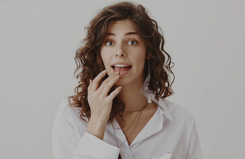 أربع أسباب صحية مقلقة وراء تشقق الشفاه