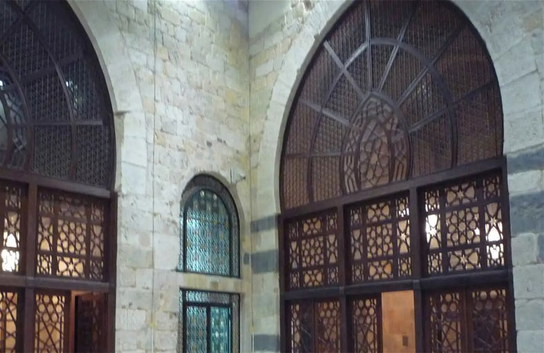 مخطوطات نادرة بجوار قبر بيبرس.. كنز حي في دمشق القديمة