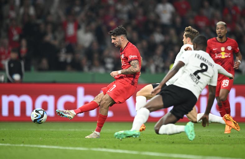 قائد لايبزج: عقلية الفريق وإمكانيات لاعبيه وراء التتويج بكأس ألمانيا