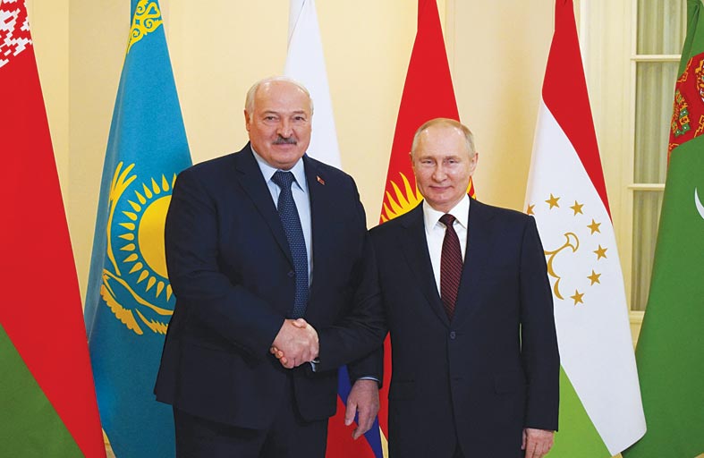 بيلاروسيا تعلن جاهزية قواتها بأنظمة إسكندر وإس- 400 الروسية