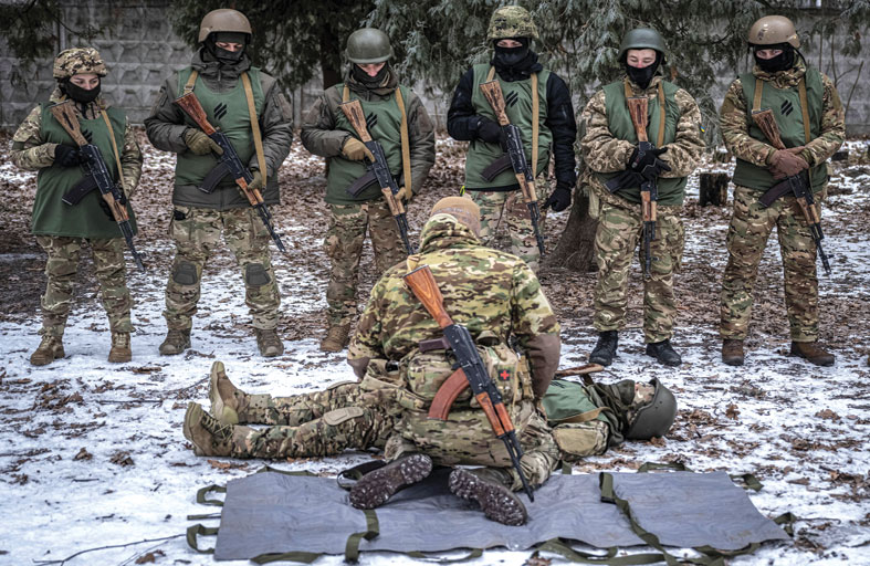 أوكرانيا تستخدم المسيّرات لصد الروس مع نقص الذخيرة