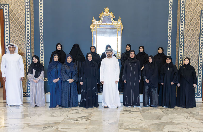 حمدان بن محمد يلتقي عددا من التربويين الإماراتيين العاملين في القطاع الخاص والمتقاعدين