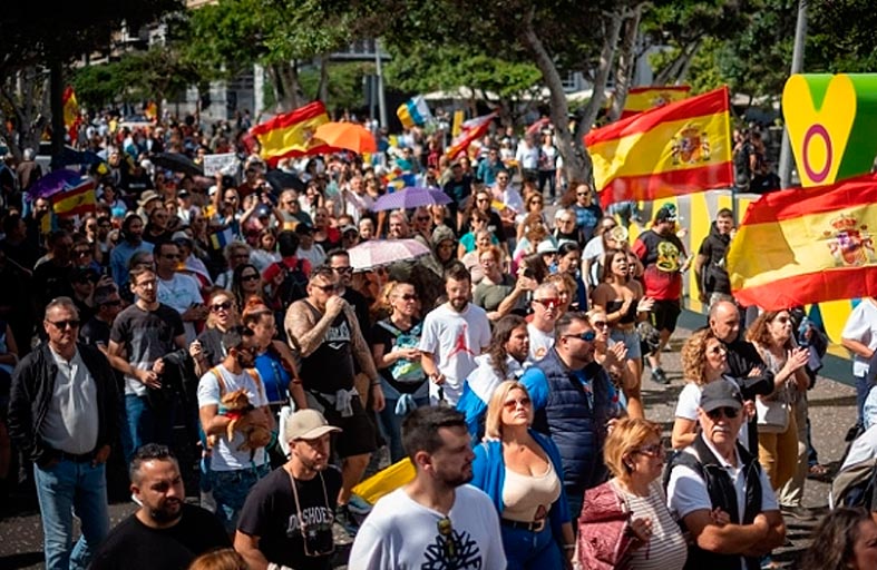 تظاهرات حاشدة ضد الهجرة في جزر الكناري الإسبانية 