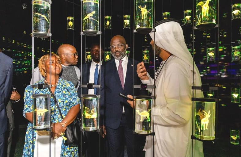 رئيس ليبيريا السابق يزور متحف المستقبل في دبي