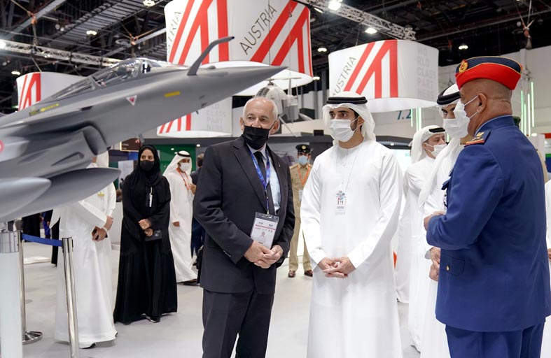 حمدان بن محمد يزور معرضي آيدكس و نافدكس