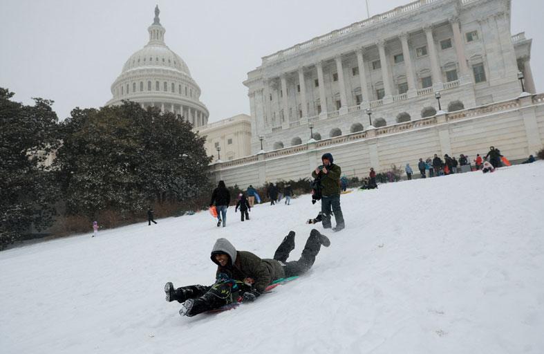 العاصفة القطبية تهدد الملايين من الأميركيين بانقطاع الكهرباء
